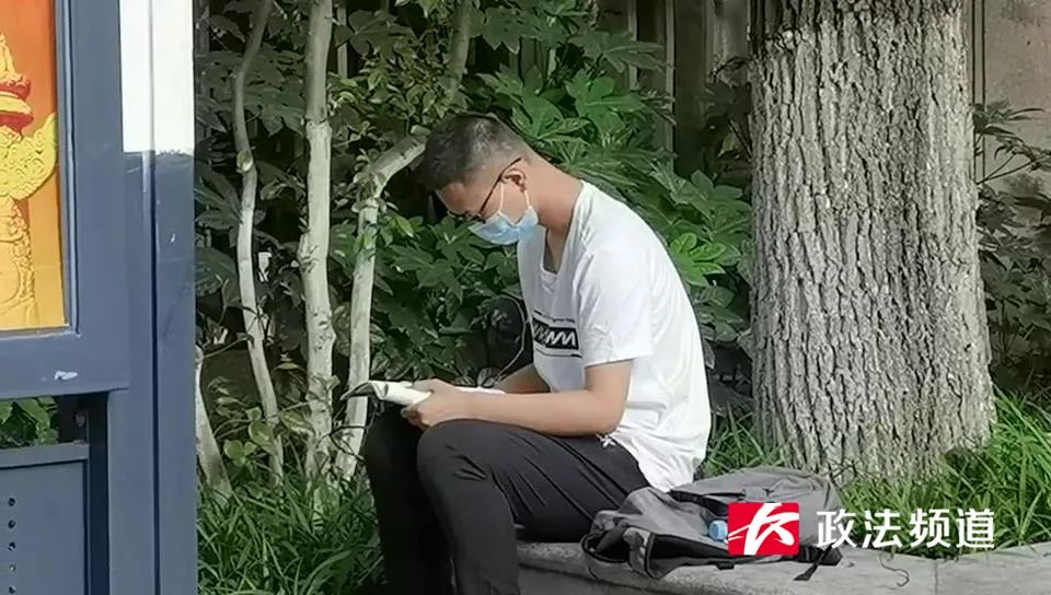 DƬ